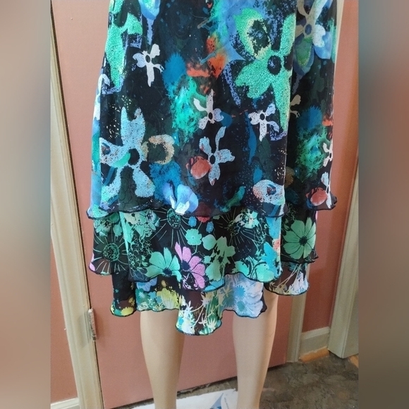 Women's size XL layered dress - Picture 8 of 9